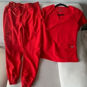 Figs scrub set in Pop Red